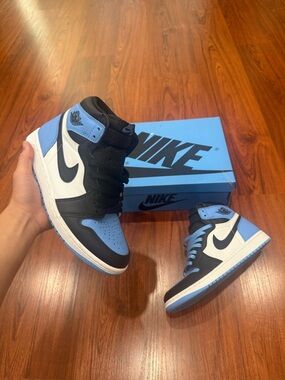 Nike Air Jordan 1 Mid - Black White University Blue